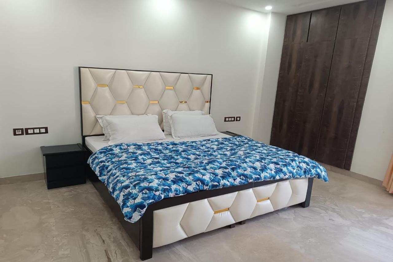Mintstar And Suites, East Of Kailash Hotel