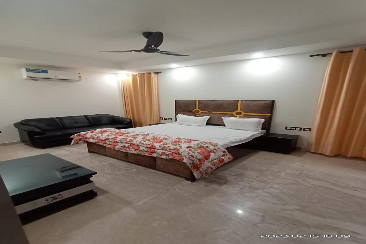 Hotel Mintstar And Suites, East Of Kailash